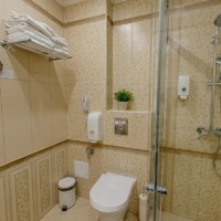 баня с тоалетна в хотел Съни Касъл